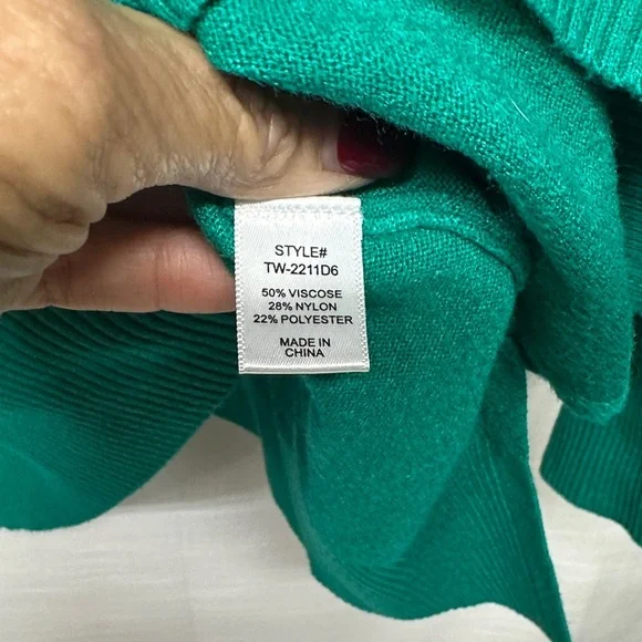 Zenana Outfitters Green V-Neck Sweater - Picture 3 of 8